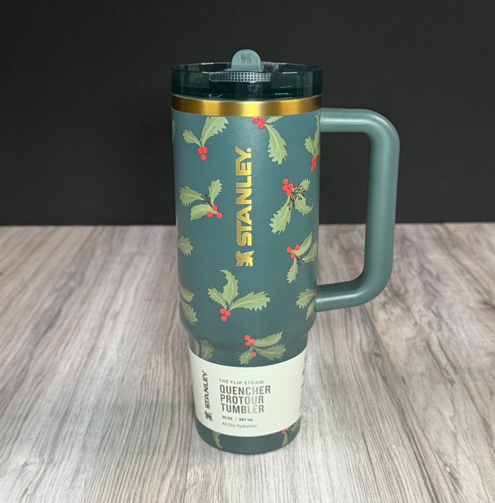 Stanley Quencher ProTour Flip Straw 30oz Holly Holiday Tumbler Unisex 30oz NEW
